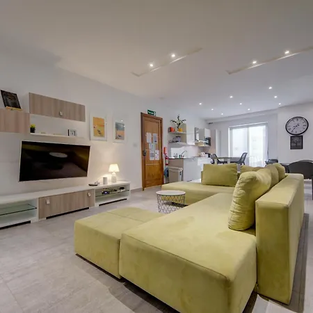 Floor With Common Pool Close To Amenities شقة خليج سانت بول