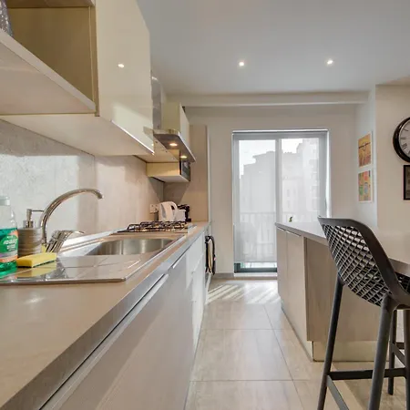 Floor With Common Pool Close To Amenities شقة خليج سانت بول