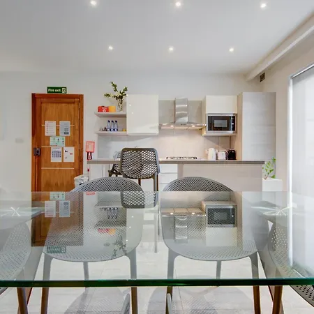 Floor With Common Pool Close To Amenities *