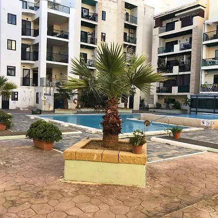Apartment Floor With Common Pool Close To Amenities St. Paul's Bay