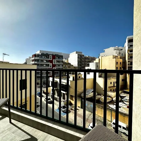 Floor With Common Pool Close To Amenities * St. Paul's Bay