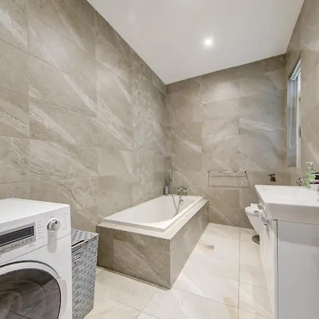 Apartment Floor With Common Pool Close To Amenities