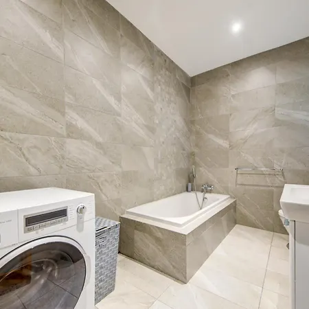 Floor With Common Pool Close To Amenities * St. Paul's Bay