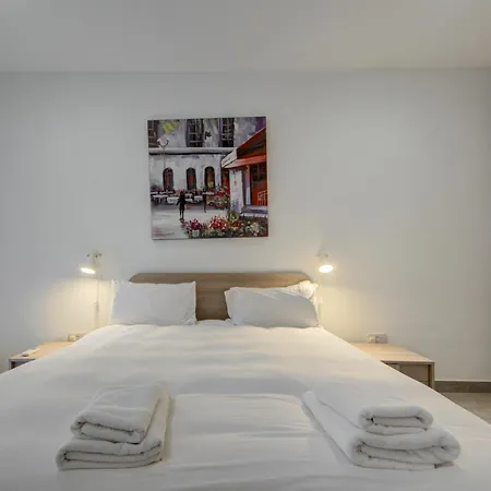 Apartment Floor With Common Pool Close To Amenities St. Paul's Bay