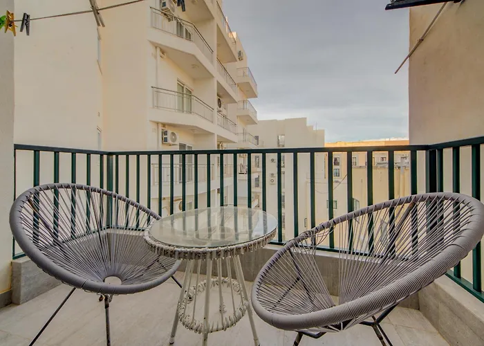 Apartment Floor With Common Pool Close To Amenities St. Paul's Bay