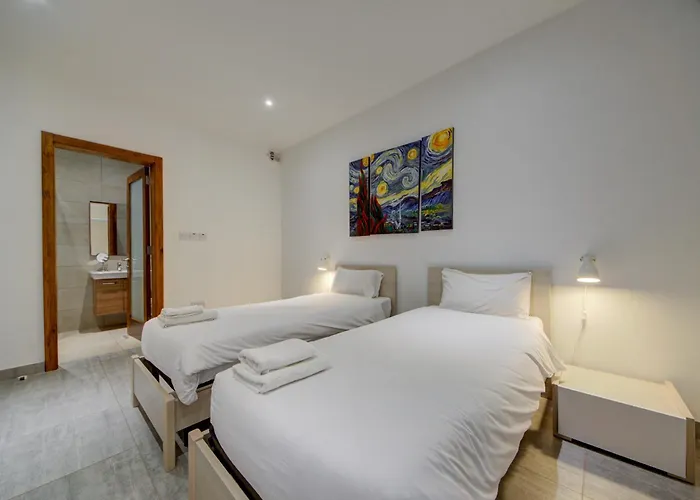 Floor With Common Pool Close To Amenities Apartment St. Paul's Bay