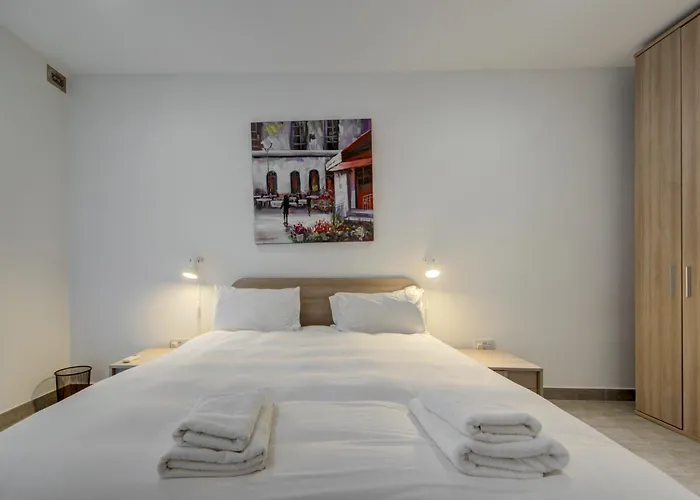 Apartment Floor With Common Pool Close To Amenities St. Paul's Bay