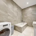 Floor With Common Pool Close To Amenities * St Paul's Bay