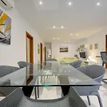 Apartamento Floor With Common Pool Close To Amenities