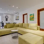 Apartamento Floor With Common Pool Close To Amenities *