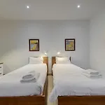 Floor With Common Pool Close To Amenities Apartamento