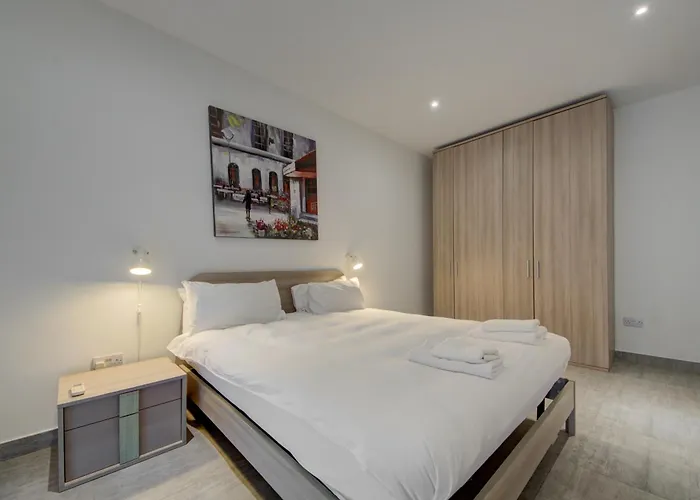 Floor With Common Pool Close To Amenities *