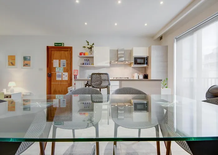 Floor With Common Pool Close To Amenities *